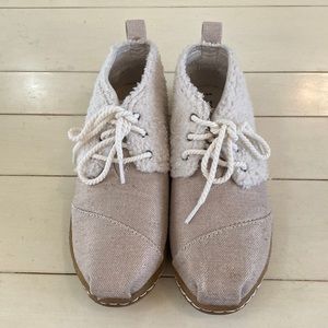 Tom’s tie shoes. Gold/& beige burlap on front & back of heels & fleece. NWOT